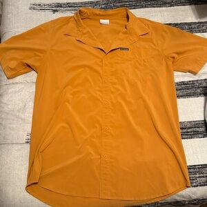 Men’s Columbia Light Weight Button Up Shirt